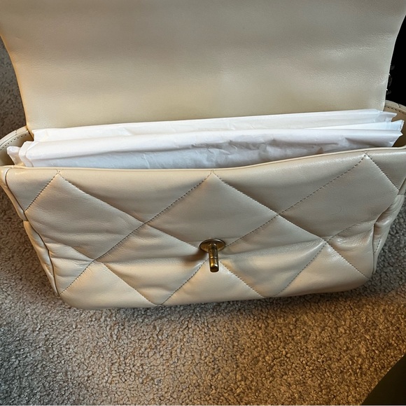 Chanel 19 beige large flap bag lambskin two tone metal - Picture 7 of 14